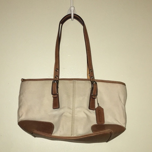 Coach Handbags - EUC vintage 2003 Coach purse